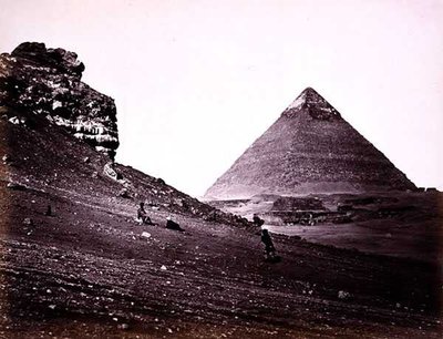 Toinen pyramidi El-Geezahissa kaakosta tekijältä Francis Frith