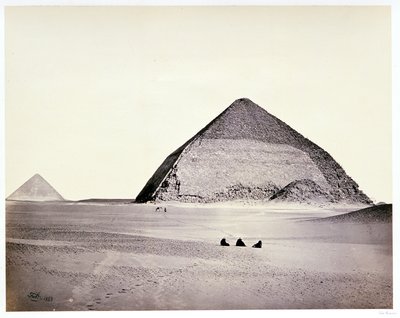 Dahshurin pyramidit lounaasta nähtyinä tekijältä Francis Frith