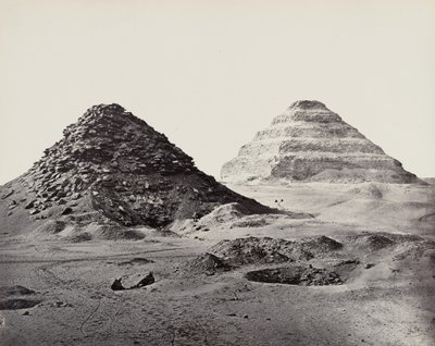 Sakkaran pyramidit koillisesta nähtyinä tekijältä Francis Frith