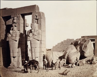 El-Kurnehin Rameseum, Thebes, 1857. tekijältä Francis Frith