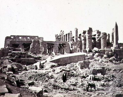 El-Karnakin temppeli kaakosta, n. 1856-59 (seepiakuva) tekijältä Francis Frith