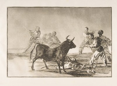 Tauromaquian taulu 12: Yleisö nyrjettää härkää nauhoilla, sirpeillä, nauhalla..., 1816. tekijältä Francisco de Goya