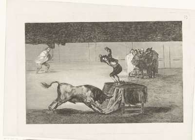 Härkätaistelija seisoo pöydällä areenalla Otra locura suya ja la misma plaza La Tauromaquia (sarjan nimi) Härkätaistelut (sarjan nimi) tekijältä Francisco de Goya
