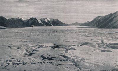Outlet Glacier Valley täysin täynnä jäätä, c1911, 1913 tekijältä Frank Debenham