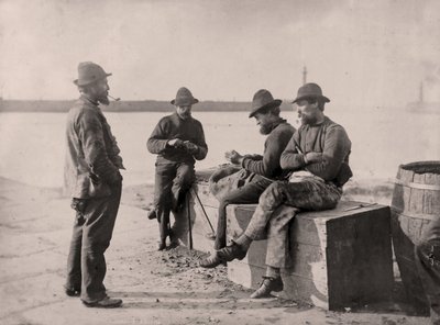 Kalastajat Whitbyn lahdella tekijältä Frank Meadow Sutcliffe