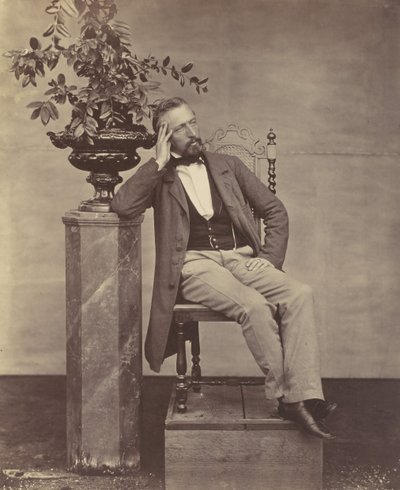 [Mathias Höusermann istuu kyynärpää jalustalla kädessään kukkamaljakko], 1850-60-luku. tekijältä Franz Antoine