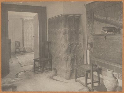 Kelmscottin kartano: Kelmcott Kelsean Kylpylähuone: Kulku paneloituun huoneeseen tekijältä Frederick H. Evans