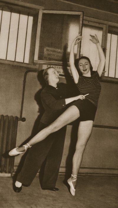 Bronislava Nijinska Rosella Hightowerin kanssa, Grand Ballet de Monte-Carlosta, 1949 (syväpaino) tekijältä French Photographer