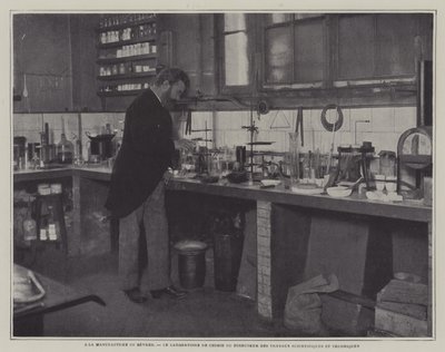 Tieteellisten ja teknisten töiden johtaja Sevresin posliinitehtaan kemian laboratoriossa, Ranskassa (m/v kuva) tekijältä French Photographer