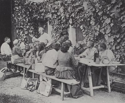 Rypäleenpoimijat syövät lounasta (m/w kuva) tekijältä French Photographer
