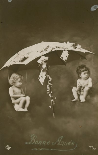 Onnellista uutta vuotta kortti, jossa kaksi vauvaa roikkuu sateenvarjossa, lähetetty vuonna 1913 tekijältä French Photographer