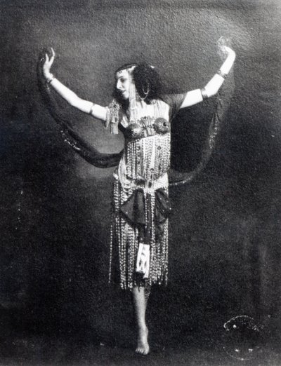 Ida Rubinstein Salomen roolissa (bw kuva) tekijältä French Photographer