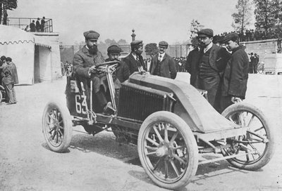 Marcel Renault kilpailun alussa Pariisista Madridiin vuonna 1903 tekijältä French Photographer