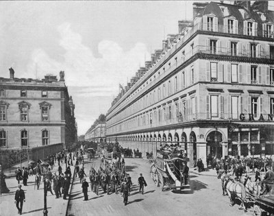 Pariisi - Rue de Rivoli (m/w kuva) tekijältä French Photographer