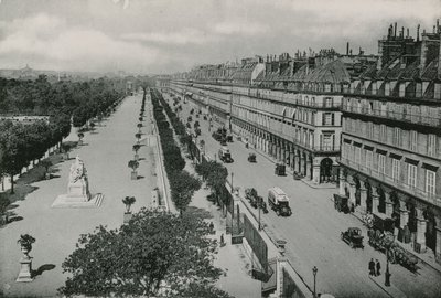 Perspective du Jardin des Tuileries et la Rue de Rivoli, Perspektiivi Tuileriesin puutarhaan Street Rivolilla (valokaiverrus) tekijältä French Photographer