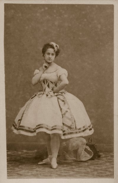 Muotokuva tanssijasta (m/w kuva) tekijältä French Photographer