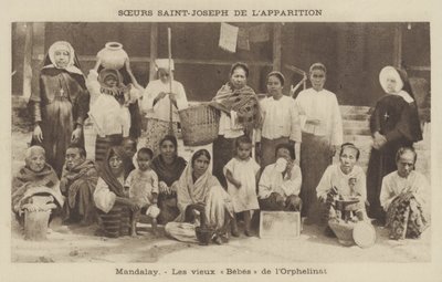 St Josephin sisarten pitämän orpokodin asukkaat, Mandalay, Burma (m/v kuva) tekijältä French Photographer