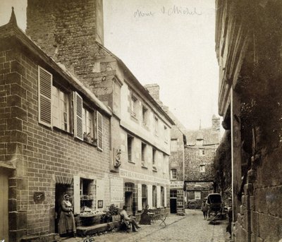 Hotelli ja Poulard Inn Mont-Saint-Michelin sisäänkäynnillä, 1800-luvun lopulla tekijältä French Photographer