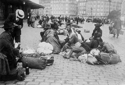 Sodan aikaiset pakolaiset, Gare de Lyon, Pariisi, 1914 tekijältä French Photographer