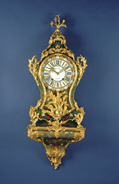 Louis XV -kello, n. 1745 (messinki, ormolu, petsattu sarvi ja norsunluu) tekijältä French School