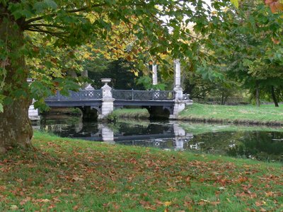 Näkymä English Gardensin sillalle, Le Pont des Grandes Hommsille tekijältä French School