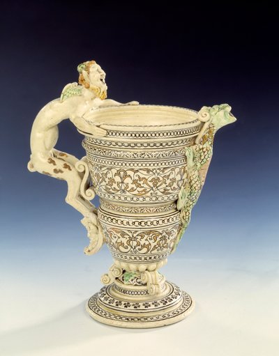Aiguiere hienossa Saint Porchairen fajanssissa. Poukaman muotoilee eläimistön hahmo. 1500-luvun Egouen, renessanssimuseo tekijältä French School