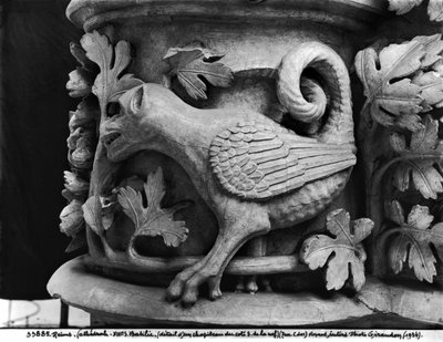 Basilisk, pääkaupunki Notre Damen katedraalista Reimissä (kipsistä valettu kipsi) tekijältä French School