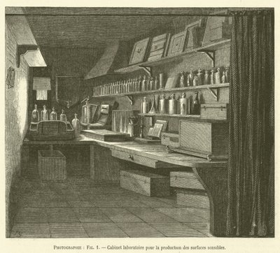 Laboratoriokaappi herkkien pintojen valmistukseen (kaiverrus) tekijältä French School