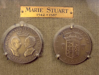 Kolikko lyöty Skotlannin kuningattaren Marian (1542-87) ja Francis II:n (1544-60) avioliiton jälkeen 1588 tekijältä French School