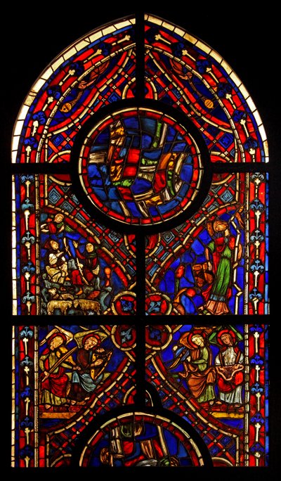 Kuvaa osan ikkunasta Varennes-Jarcyn kirkosta (alunperin Abbey de Gercystä?); kohtauksia ovat Ilmestys paimenille, synagoga ja muusikkoenkelit (lasimaalaus tekijältä French School