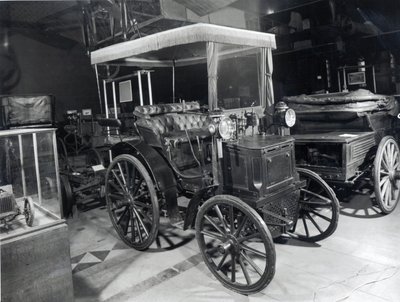 Varhainen Peugeot-auto, n. 1898 tekijältä French School