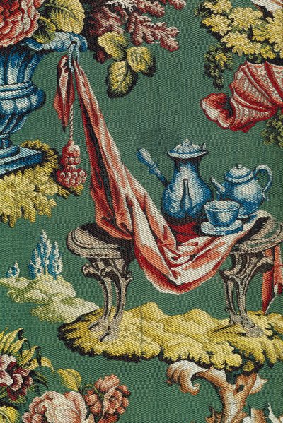 Suklaa- ja teekannua kuvaava kangas, Lyon Workshop, n.1730 (silkki) tekijältä French School