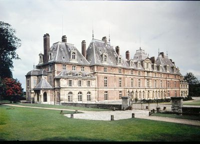 Chateau dEun julkisivu, jonka alun perin rakensi vuonna 1578 Henri de Lorraine (1549-88) Guisen herttua tekijältä French School