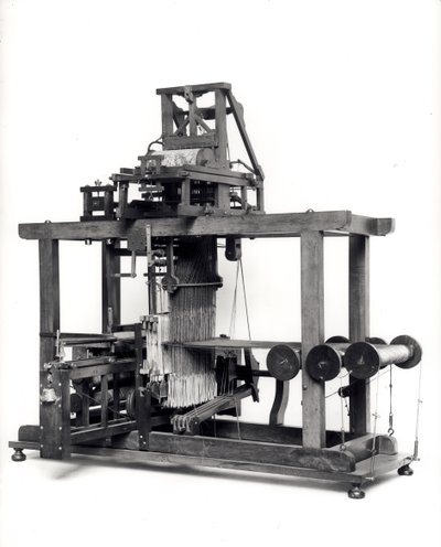 Ensimmäinen täysin automatisoitu kutomakone, jonka keksi Jacques de Vaucanson (1709-82) n. 1745 tekijältä French School