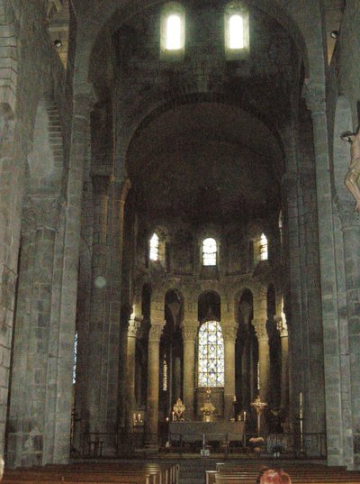 Sisäkuva basilikasta tekijältä French School