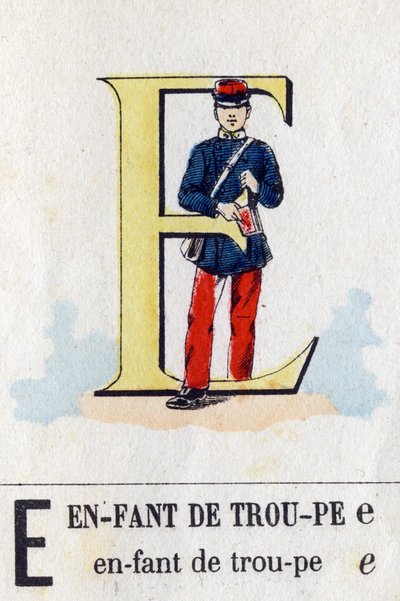 E-kirjain joukkolapsena. Sotilaallinen aakkoset. Kuvaus Epinalista, noin 1870-1880. Stensiiliväriset puupiirrokset tekijältä French School