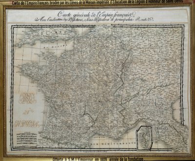 Ranskan keisarikunnan (ensimmäinen keisarikunta) kartta, jonka Saint Denisin kunniamerkkilegioonan imperiaalitalon oppilaat ovat kirjailleet. Kirjonta kuva vuodelta 1809. Ile d