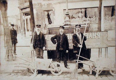 Pariisilaiset pölymiehet, n. 1900 (seepiakuva) tekijältä French School
