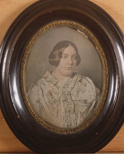 Tuntemattoman naisen muotokuva, 1850 (värillinen dagerrotypia) tekijältä French School