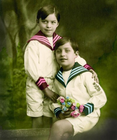 Kahden pojan muotokuva n. 1898 (käsin sävytetty kuva) tekijältä French School