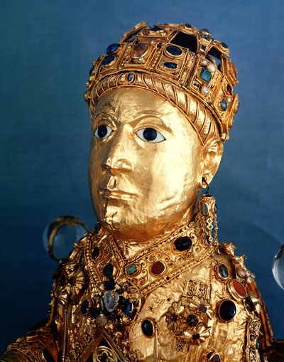 Pyhän Foyn pyhäinjäännöspatsas, pään yksityiskohta, n. 980 (kulta, hopea, puu, jalo- ja puolijalokivet) (katso myös 69382 ja 121295) tekijältä French School