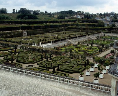 Renessanssiarkkitehtuuri: näkymä 1500-luvun alussa rakennetun Chateau de Villandryn puutarhaan, se on yksi Loiren linnakkeista. Villandry, Indre et Loire tekijältä French School