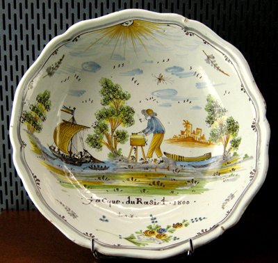 Salaattikulho, joka kuvaa käsityöläistä ja veneitä Loirella, Nevers, 1800 (keraaminen) tekijältä French School