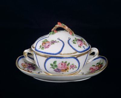 Sevres kulho ja lautanen, 1764 (posliini) tekijältä French School