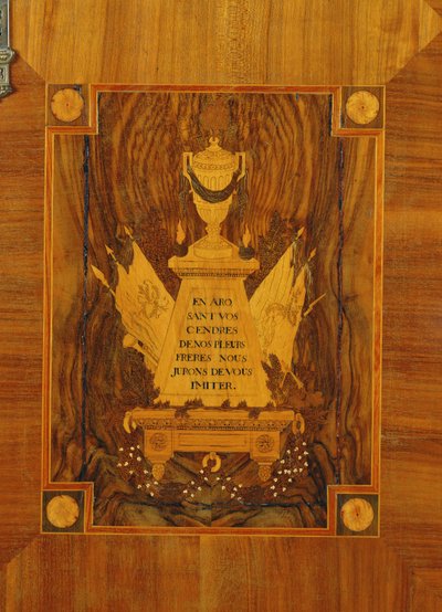 Senkki, jossa intarsia, jossa on Ranskan vallankumouksen tunnuksia ja tunnuslauseita (marquetry-puuta) tekijältä French School