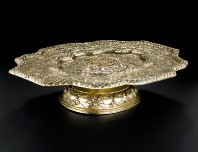 Hopeakullattu, muotoiltu ääriviiva, Lennoxloven wc-palvelusta, jonka omistaa Frances Teresa Stewart, Richmondin ja Lennoxin herttuatar: Ranska, Pariisi, 1666 - 1667 tekijältä French School