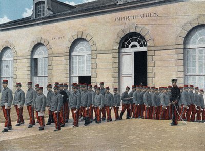 Saint-Cyrin erityissotakoulu (Saint Cyr), sisäpalvelu: Uloskäynti amfiteatterista. tekijältä French School