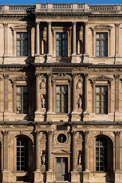Cour Carree, pohjoispuoli tekijältä French School