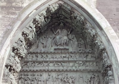 Tympanumi pohjoisen poikkileikkauksen vasemmasta portaalista, joka kuvaa viimeistä tuomiota, 1225-40 tekijältä French School