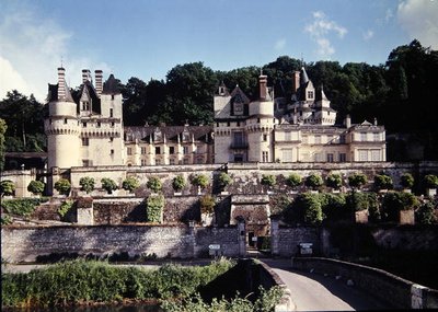 Näkymä Chateau dUsselle, joka rakennettiin ennen vuotta 1480 Antoine de Bueilille tekijältä French School
